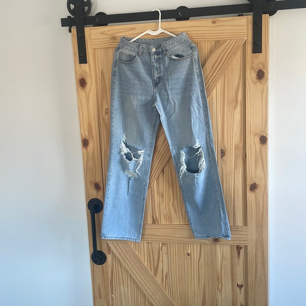 Baggy jeans, size small, unsure of the brand